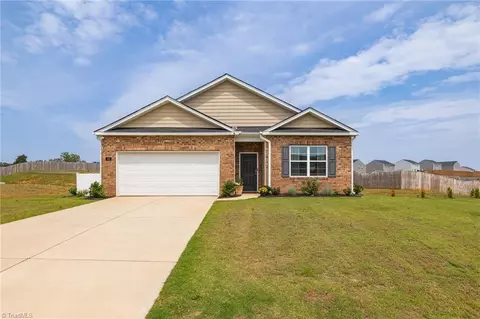 180 Daniel Dr, Lexington, NC 27295