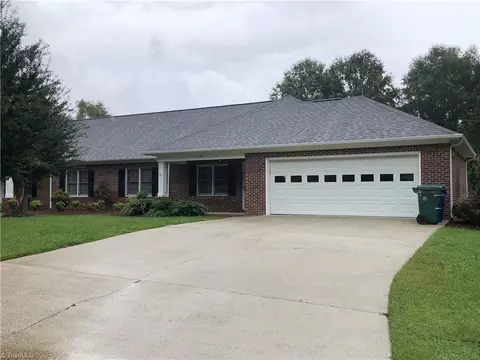 1740 Inglebrook Trl, Mount Airy, NC 27030