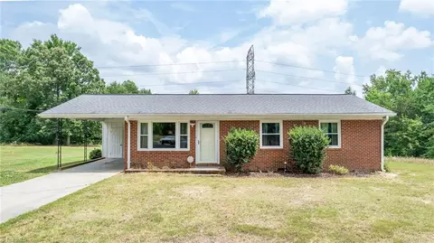 260 Willowlake Rd, Greensboro, NC 27405