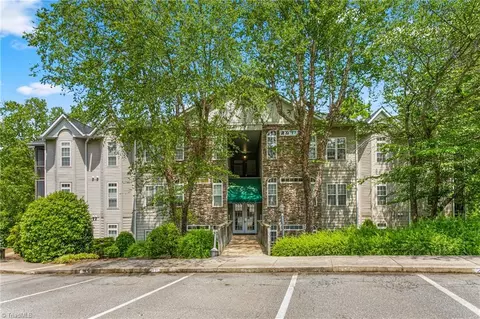 3001 Greystone Pt #F, Greensboro, NC 27410