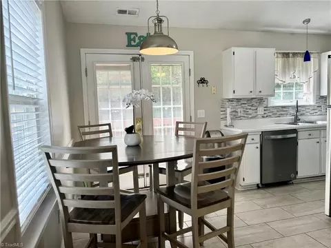 2711 Westgate Dr, High Point, NC 27265 photo 6