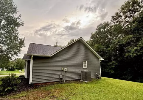 2711 Westgate Dr, High Point, NC 27265 photo 3