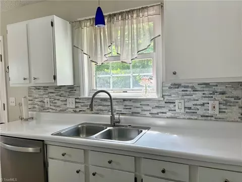 2711 Westgate Dr, High Point, NC 27265 photo 8
