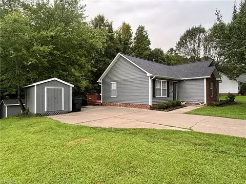 2711 Westgate Dr, High Point, NC 27265 photo 2