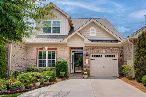 2929 York Place Dr, Walkertown, NC 27051