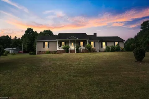 310 Dogwood Acres Ln, Madison, NC 27025