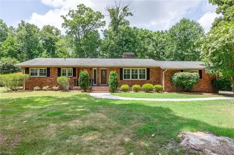 2520 Woodlyn Way W, Greensboro, NC 27407