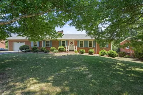 4041 Tangle Ln, Winston Salem, NC 27106