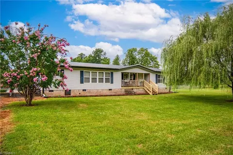 1010 Mabel Ln, Pinnacle, NC 27043
