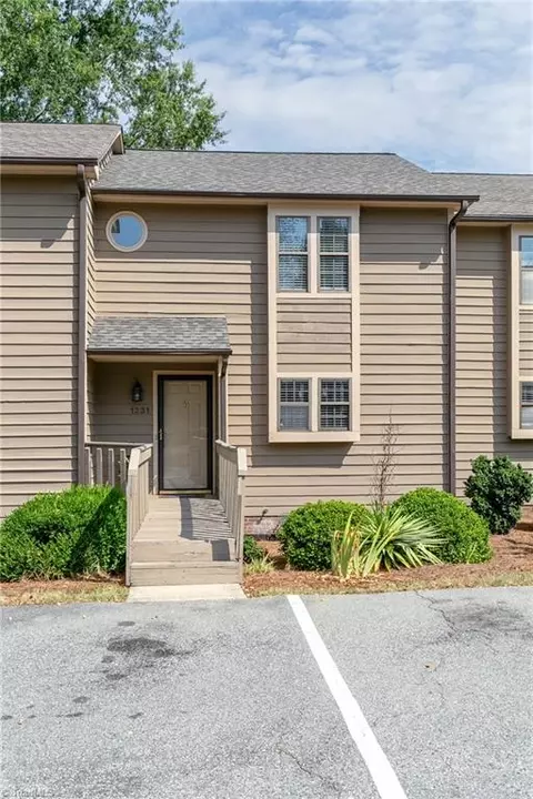 1231 Watermark Ct, High Point, NC 27265