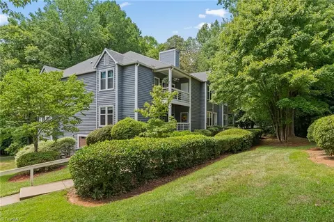 328 Meadows Cir, Winston Salem, NC 27104