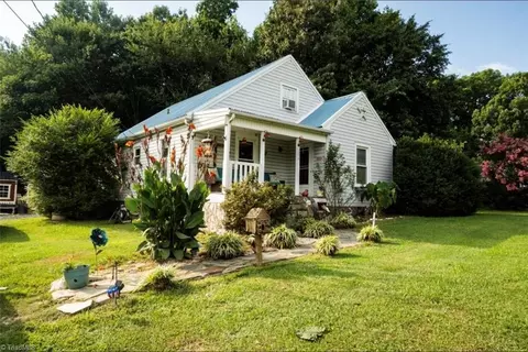 1054 Southmont Dr, Asheboro, NC 27205