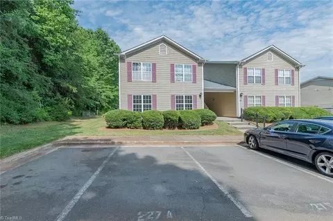 27 Meadowood Glen Way #A, Greensboro, NC 27409