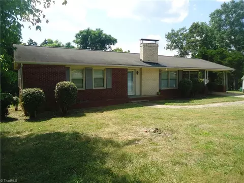 490 Main St S, Denton, NC 27239