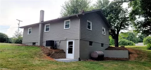 1741 Mitchell Rd, Pilot Mountain, NC 27041 photo 3