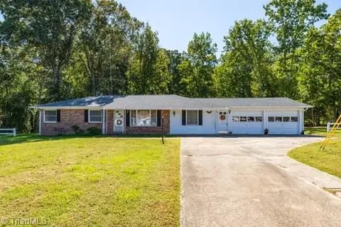 619 Farmwood Dr, Kernersville, NC 27284