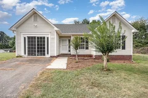 1010 Fox Hills Rd, Pinnacle, NC 27043
