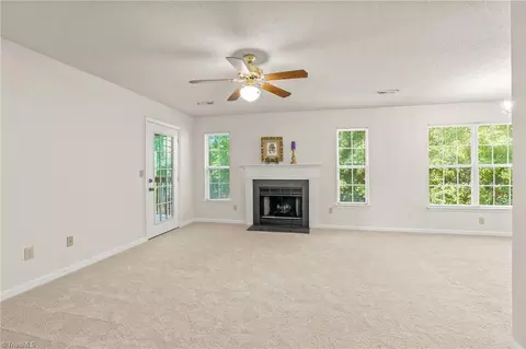 35 Meadowood Glen Way # -D, Greensboro, NC 27409