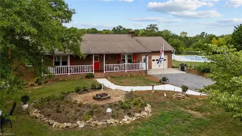 1127 Curt Boyles Rd, King, NC 27021