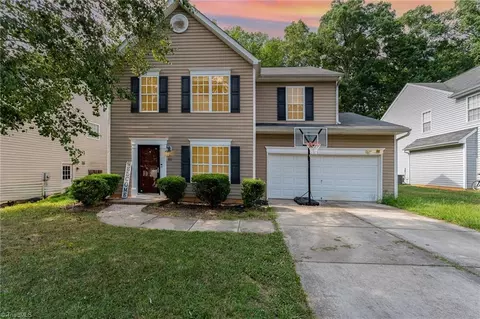 911 Woodlake Dr, Greensboro, NC 27406