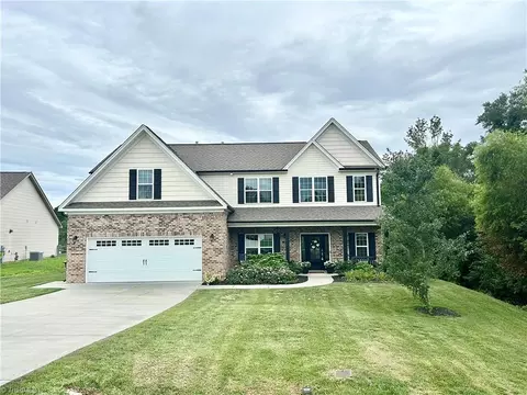 180 Phoenix Ct, Lexington, NC 27295