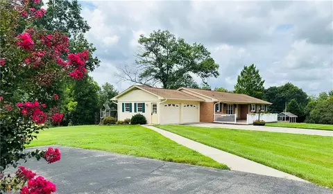 224 Lynnhaven Rd, Mount Airy, NC 27030