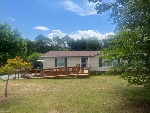 1214 High Bridge Rd, Pinnacle, NC 27043