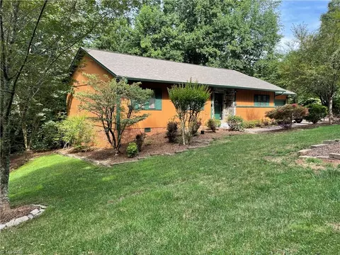 652 Forest Dr, Wilkesboro, NC 28697