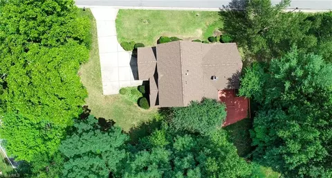 View/Area - 2504 Burch Pt, High Point, NC 27265 photo 3 of 4