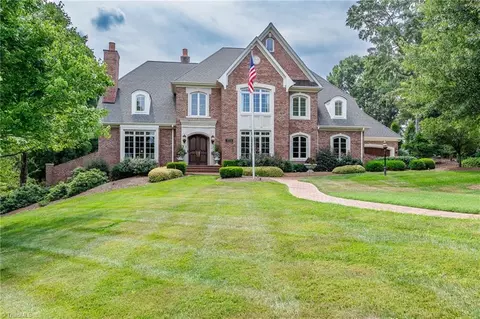 3224 Forsyth Dr, Greensboro, NC 27407