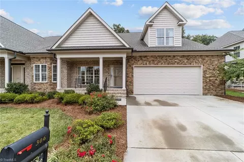 306 Jordan Crossing Ave, Jamestown, NC 27282