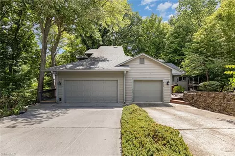 433 Chester Woods Ct, High Point, NC 27262
