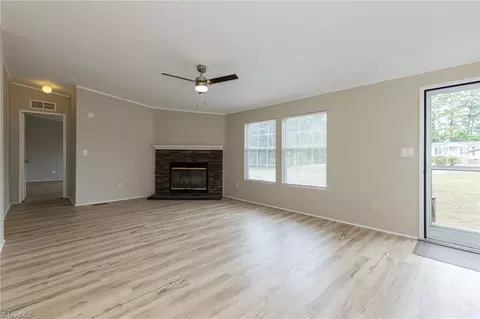 1025 Mabel Ln, Pinnacle, NC 27043 photo 14