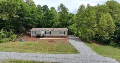 1025 Mabel Ln, Pinnacle, NC 27043