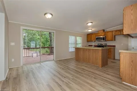 1025 Mabel Ln, Pinnacle, NC 27043 photo 9