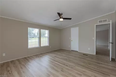 1025 Mabel Ln, Pinnacle, NC 27043 photo 17