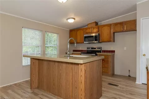 1025 Mabel Ln, Pinnacle, NC 27043 photo 8