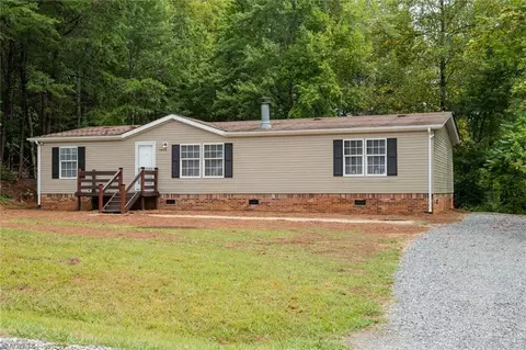1025 Mabel Ln, Pinnacle, NC 27043 photo 2