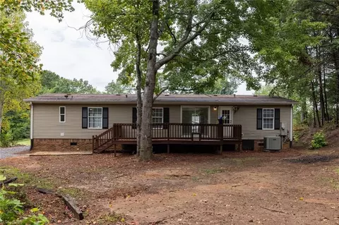 1025 Mabel Ln, Pinnacle, NC 27043 photo 5