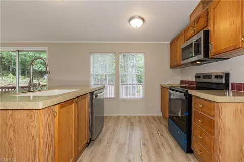 1025 Mabel Ln, Pinnacle, NC 27043 photo 6