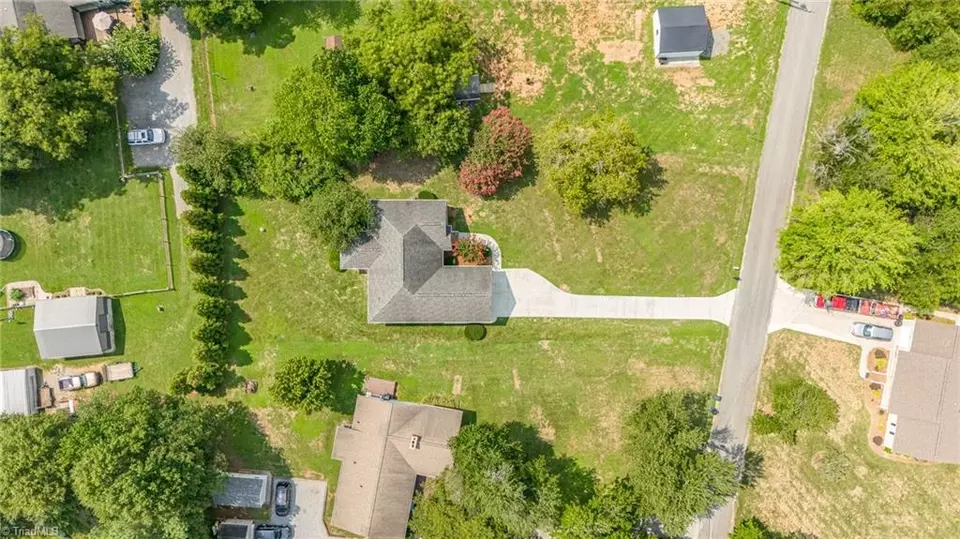 View/Area - 7403 Greenlawn Dr, Summerfield, NC 27358 photo 1 of 4