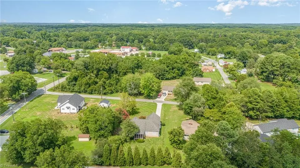 View/Area - 7403 Greenlawn Dr, Summerfield, NC 27358 photo 2 of 4