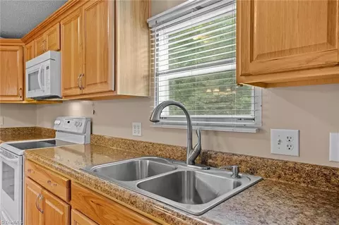 109 Pishner Dr, Harmony, NC 28634 photo 17