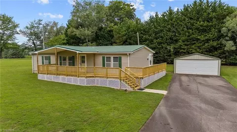 109 Pishner Dr, Harmony, NC 28634