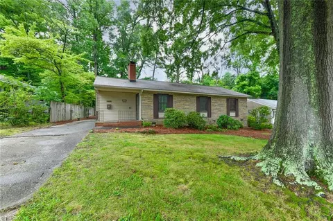 3808 Manor Dr, Greensboro, NC 27403