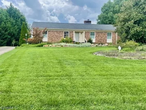 305 Grassy Meadow Ct, Greensboro, NC 27410