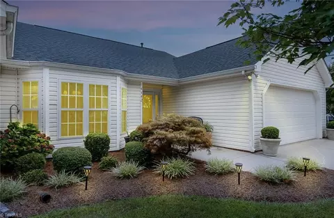 4442 Fair Oaks Ln, High Point, NC 27265