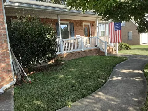 109 Hampton Estates Dr, Lexington, NC 27295