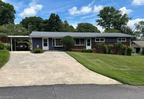 1928 Marigold Ln, Hudson, NC 28638