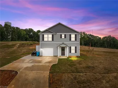 564 Broad St, Denton, NC 27239